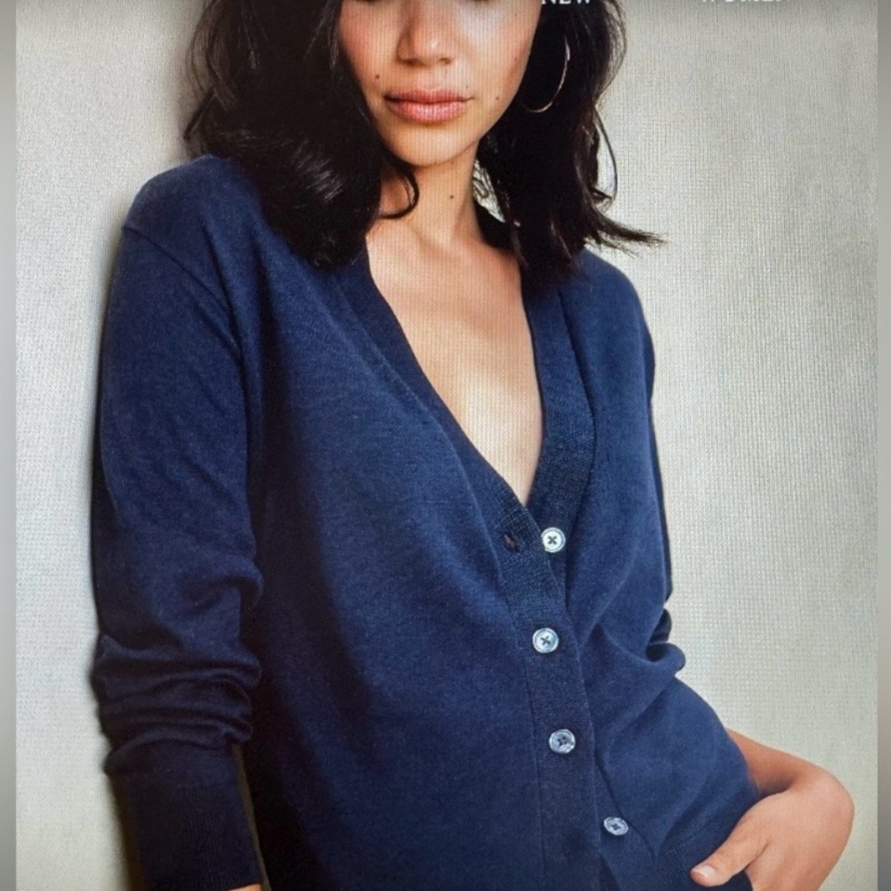 BANANA REPUBLIC FACTORY NWT Women’s “Forever” Preppy Navy V Neck Cardigan Size L